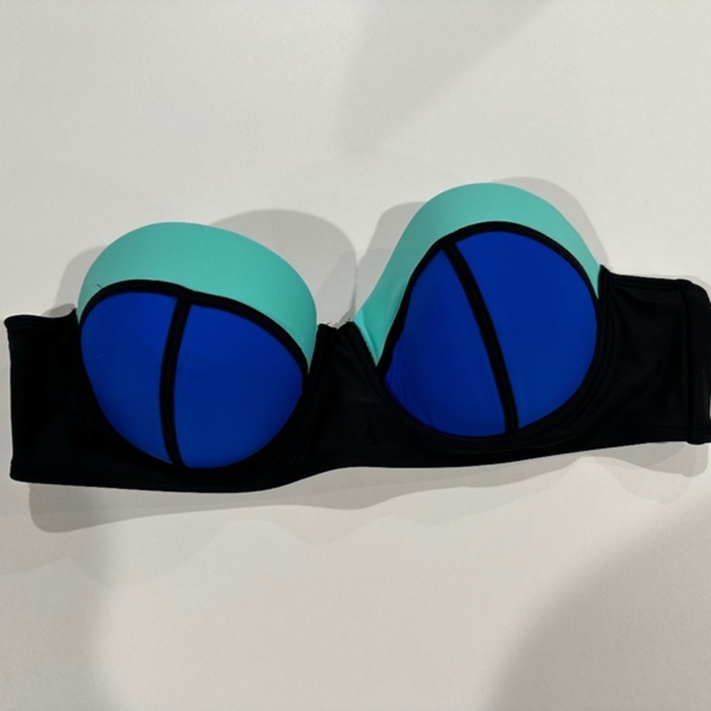 Swim Top Size XL.‎